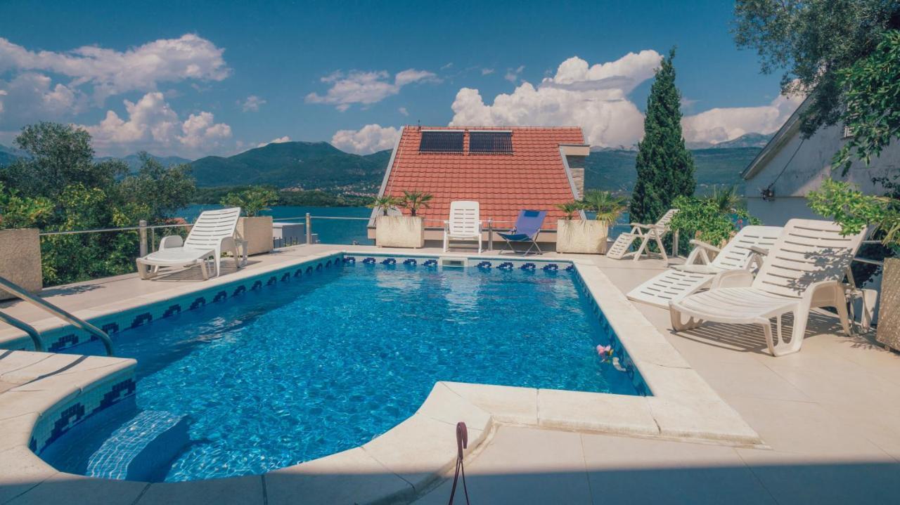 Villa Тиват Екстер'єр фото