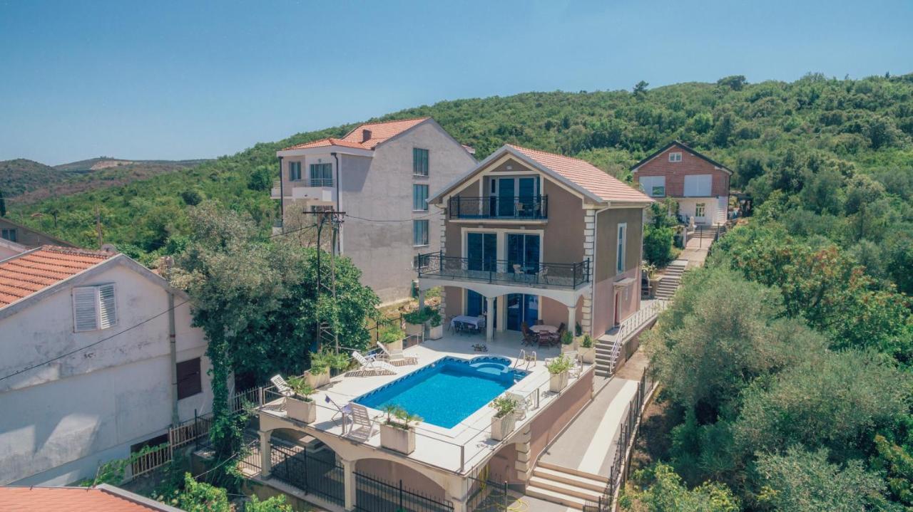 Villa Тиват Екстер'єр фото
