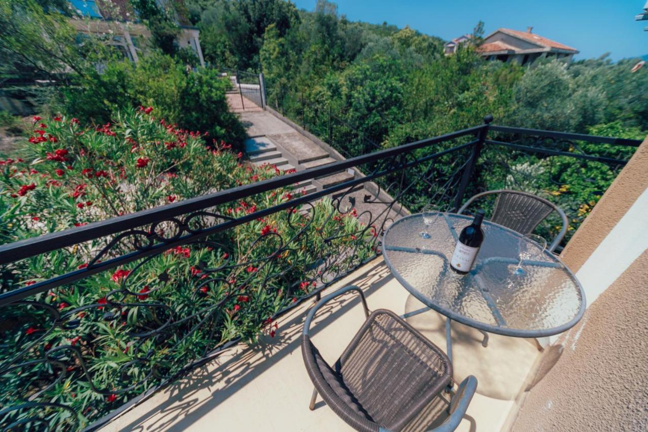 Villa Тиват Екстер'єр фото