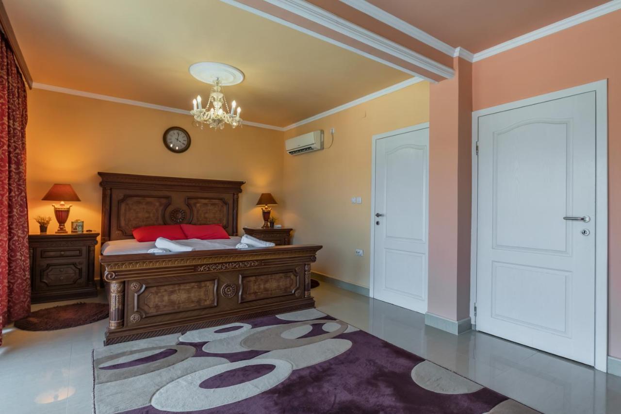 Villa Тиват Екстер'єр фото