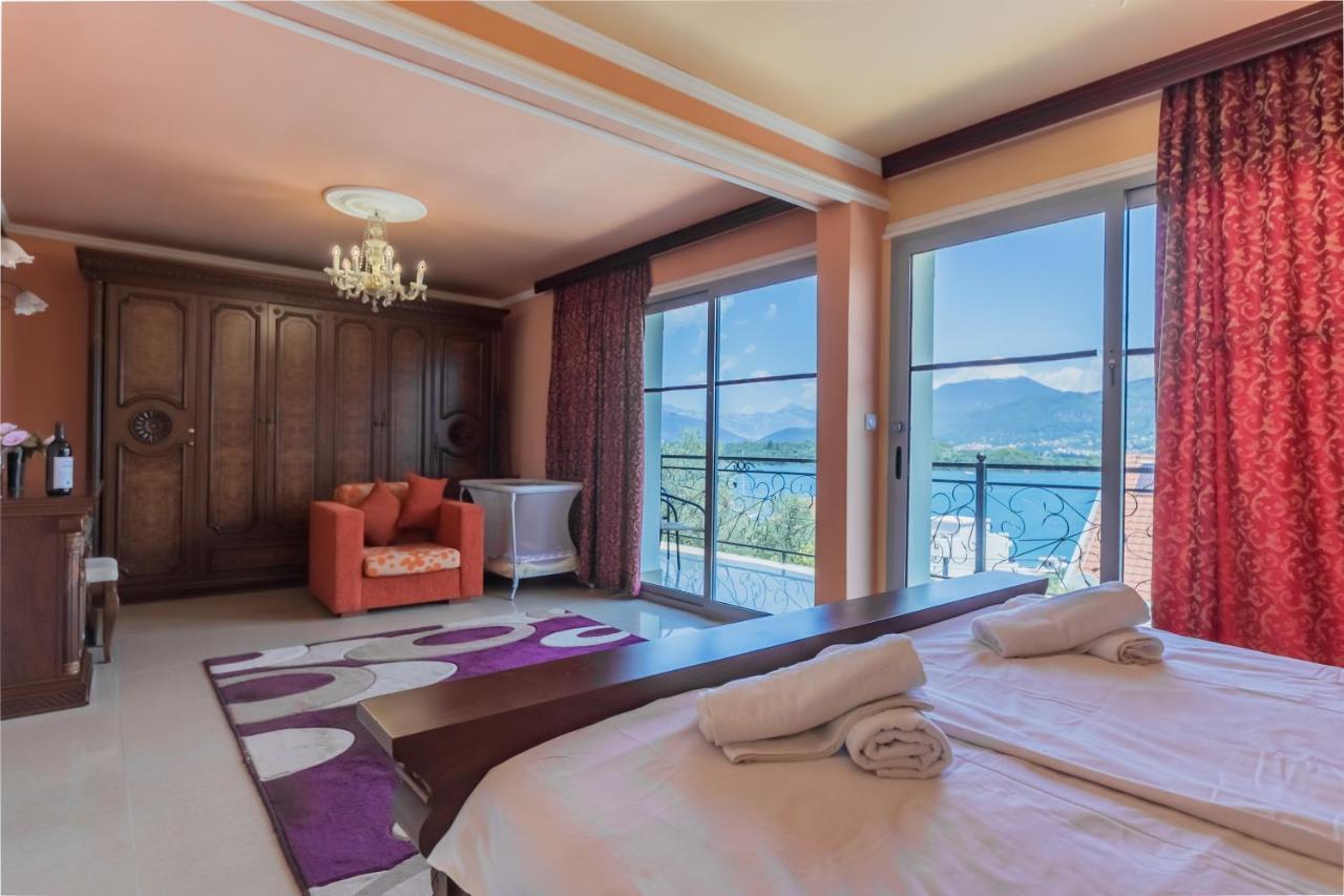 Villa Тиват Екстер'єр фото