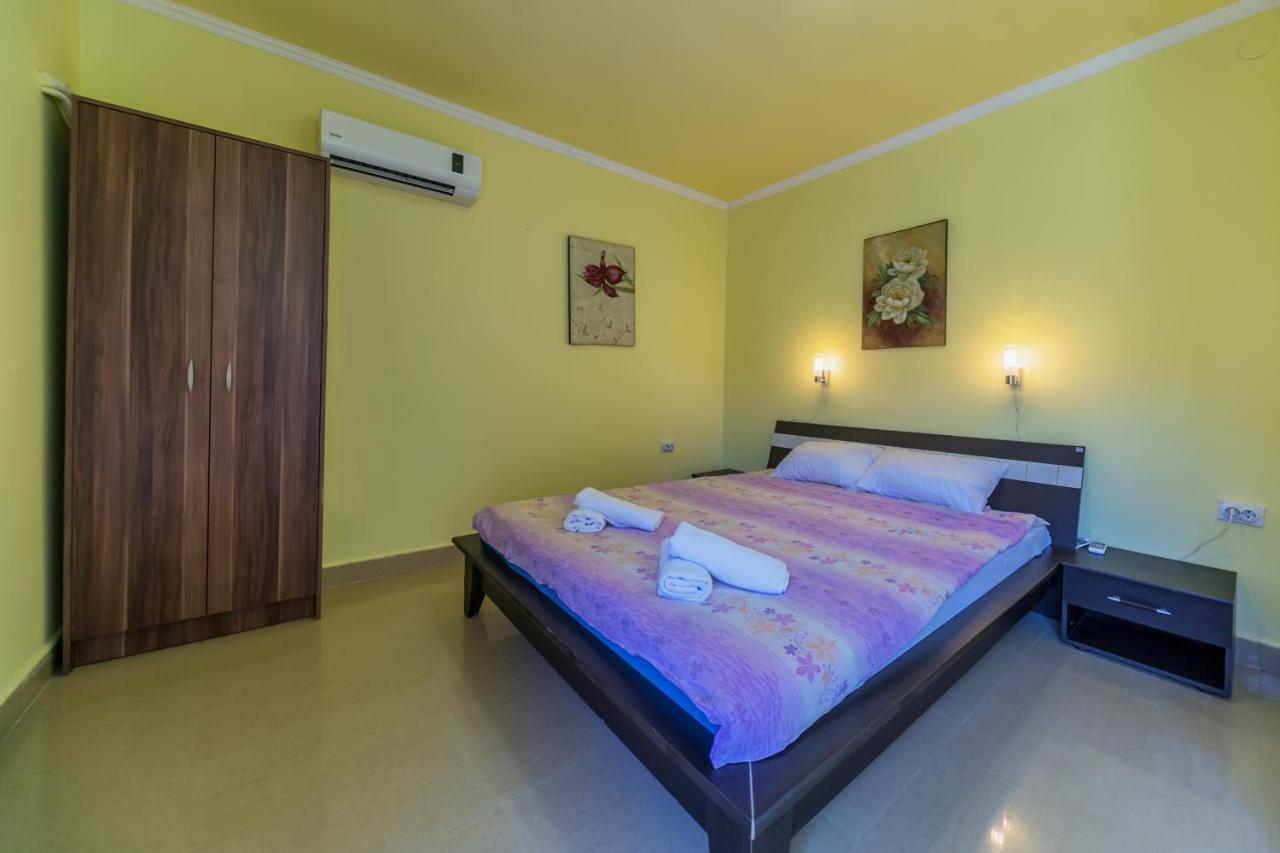 Villa Тиват Екстер'єр фото